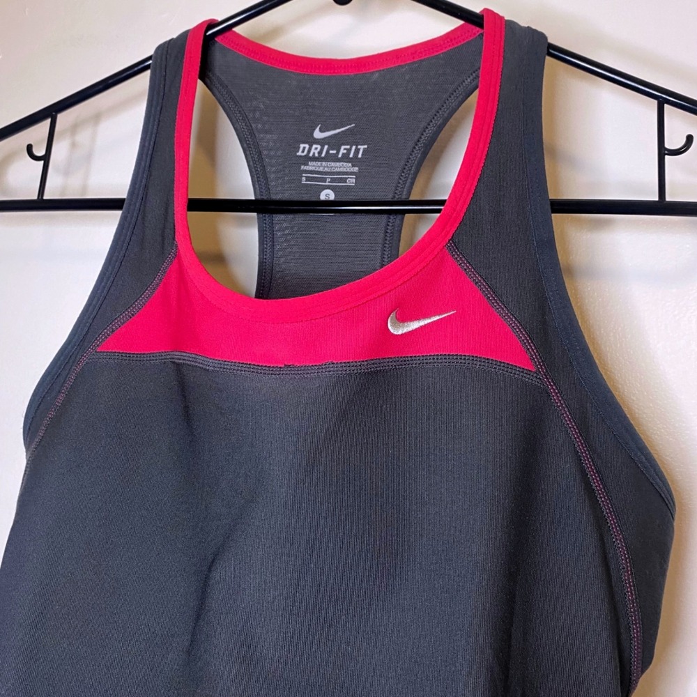 NICE! Running Nike Dri-FIT Tank Top Gray Pink Shelf Bra Rear Pockets